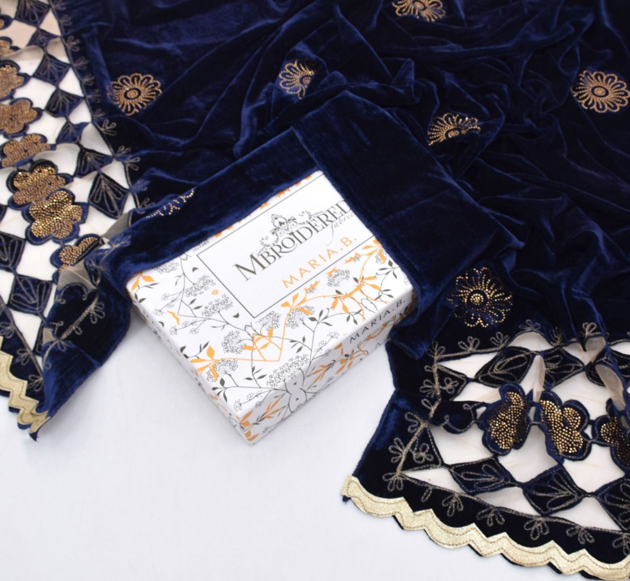 Maria B Fancy Wedding Velvet Shawl | Luxury Embellished Cutwork Stone Design